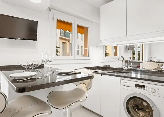 'la Du Casino' Plein Centre, Acces マントン